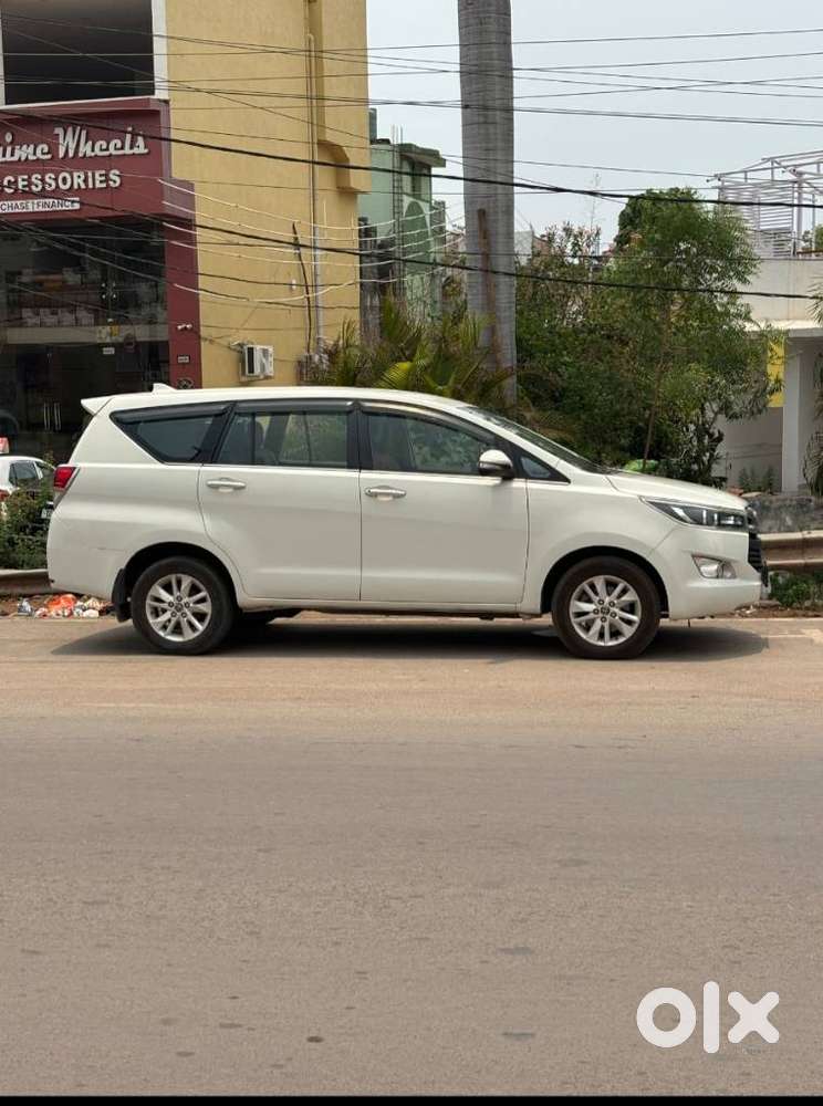 Toyota Innova Crysta 2.4 V, 2016, Diesel