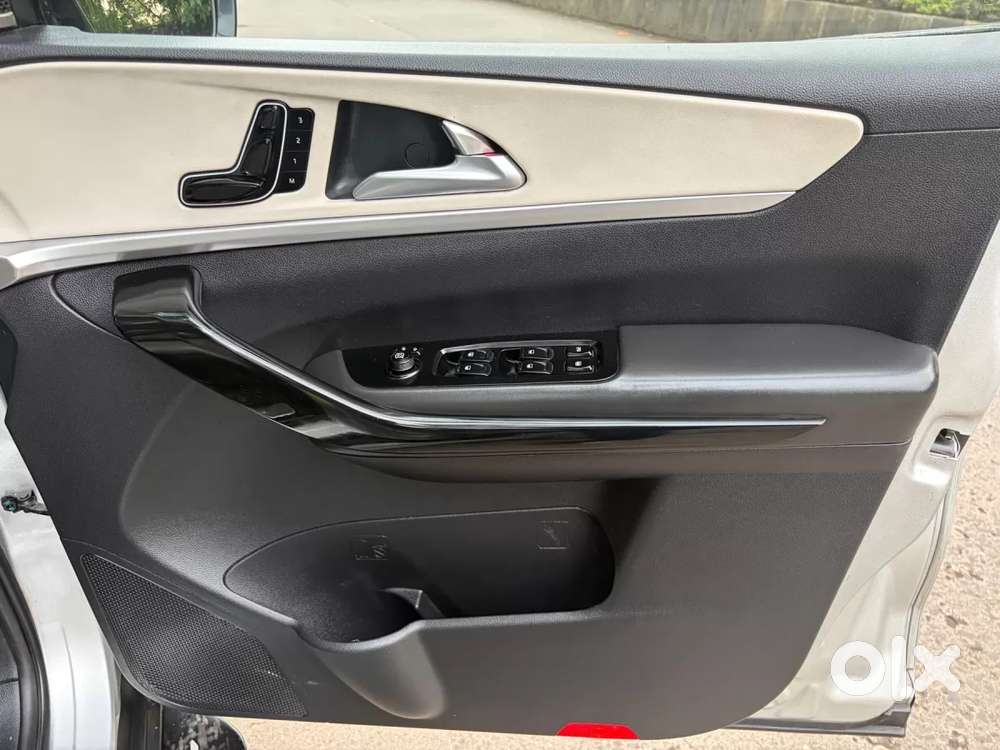 Mahindra Xuv700 2.2 Ax 7 Diesel At Luxury Pack Str, 2023, Diesel