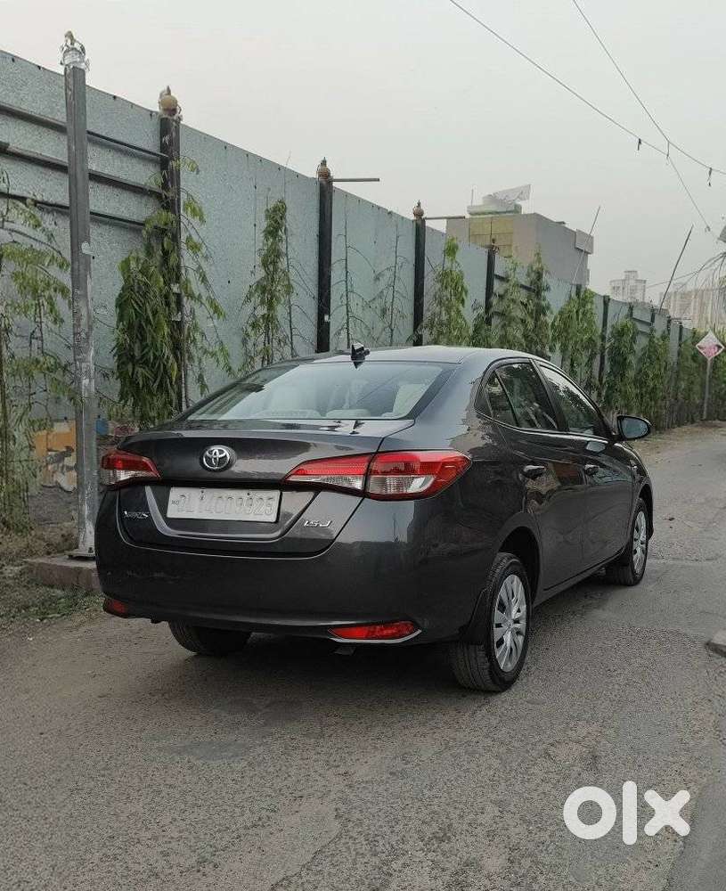 Toyota Yaris J Cvt, 2018, Petrol
