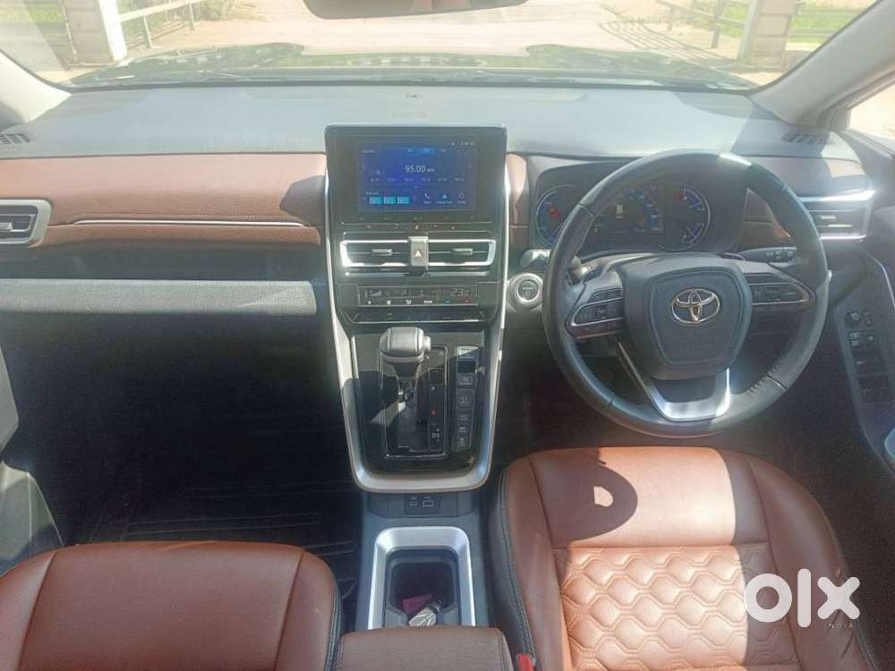 Toyota Innova Hycross 2.0 Vx Hybrid 7 Str, 2023, Petrol