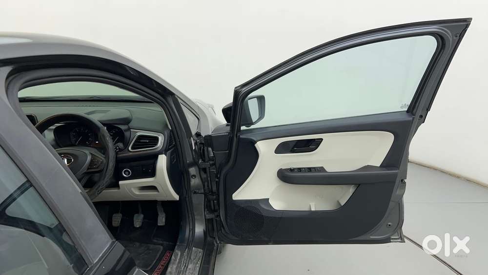 Tata Altroz 1.2 Xt, 2022, Petrol