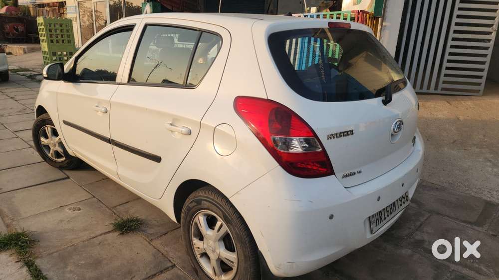 Hyundai I20 2009-2011 1.4 Asta (at), 2011, Petrol