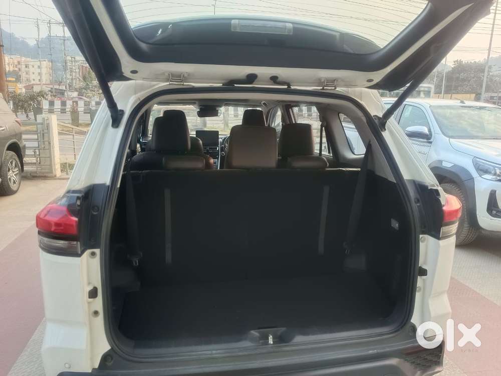 Toyota Innova Hycross 2.0 Zx Hybrid 7 Str, 2023, Petrol