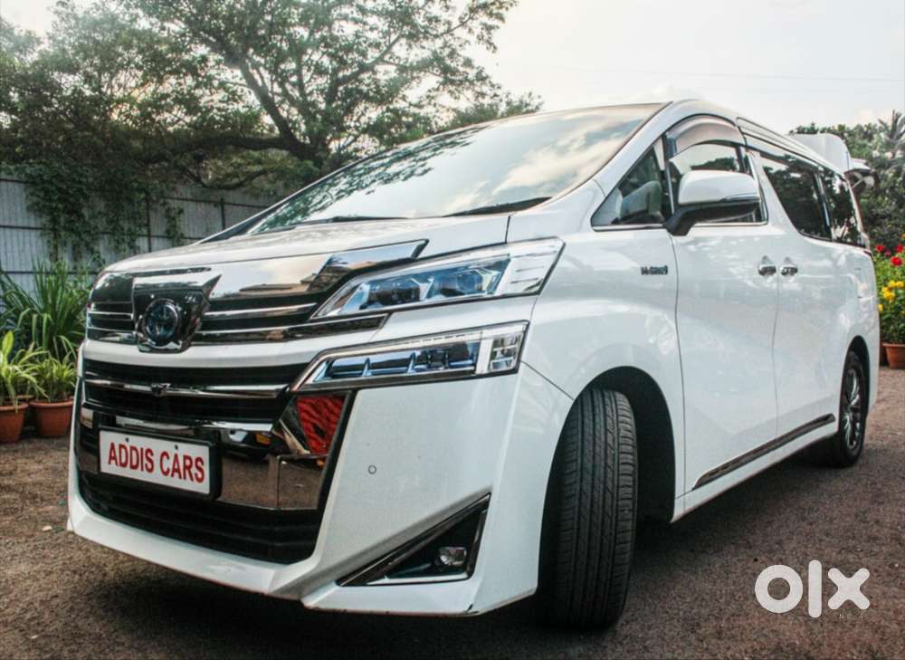 Toyota Vellfire 2.5 Executive Lounge, 2023, Petrol