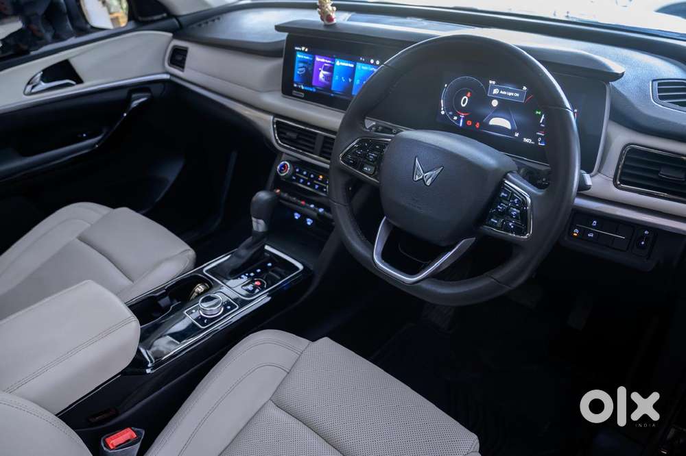 Mahindra Xuv700 2.0 Ax 7 Petrol At Luxury Pack Str, 2024, Petrol