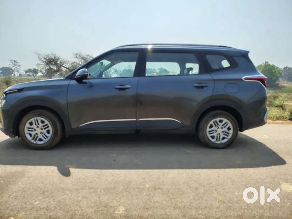 Good Condition And Interior Rear Camera Features,7 Seater Comfortable
