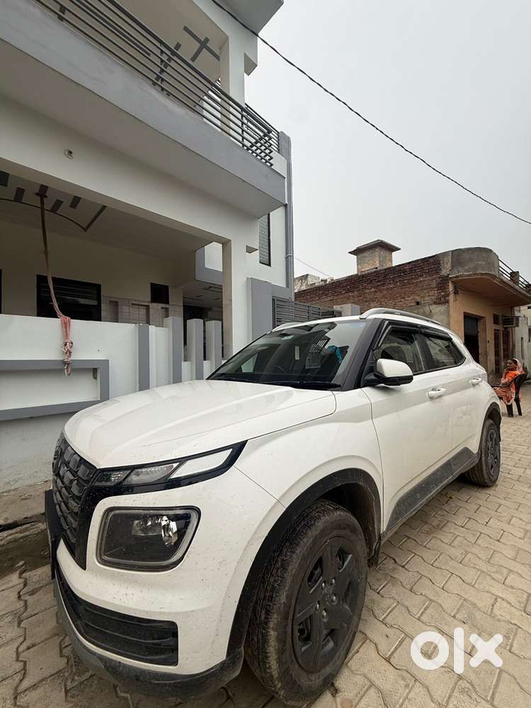 Hyundai Venue Petrol 2024 Manual First Owner