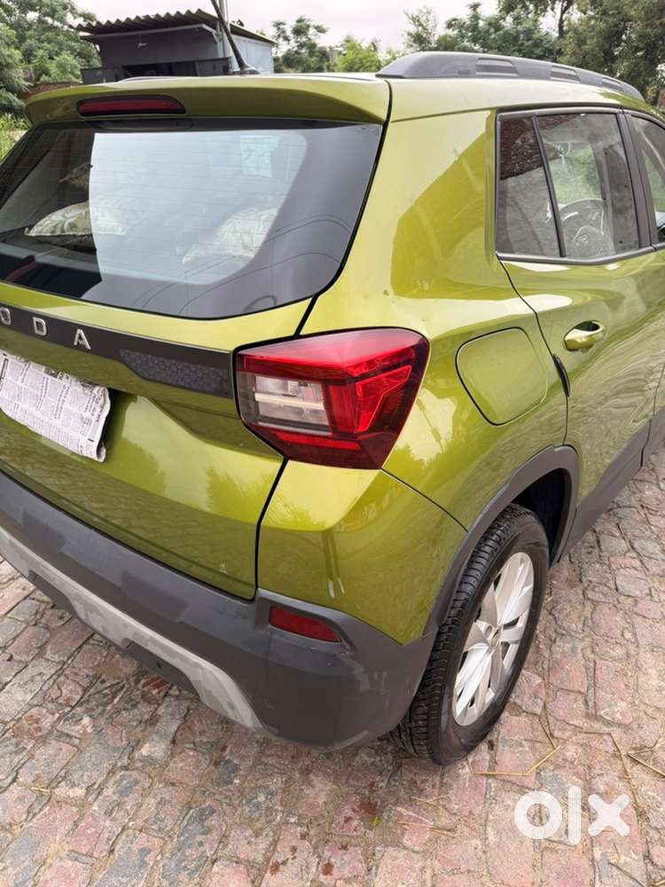 Skoda Kylaq Petrol Signature 2025