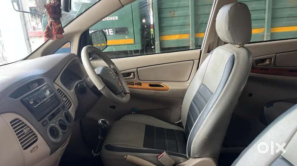 Toyota Innova Hycross 2005 Variant 7s