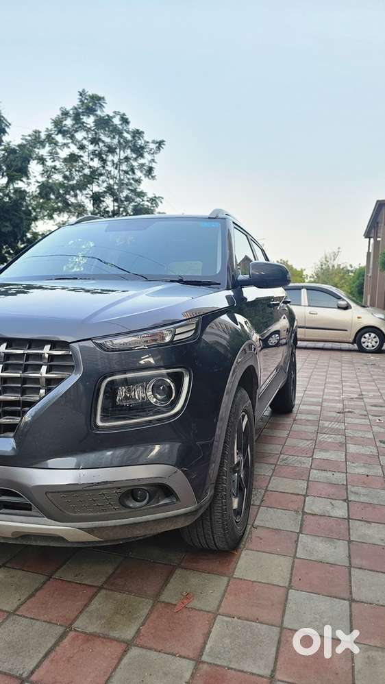 Hyundai Venue Petrol Automatic 2021