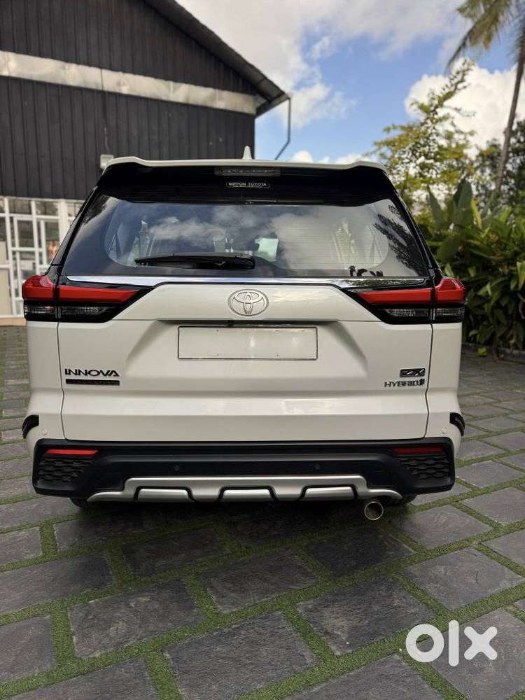 Toyota Innova Hycross 2.0 Zx (o) Hybrid 7 Str, 2025, Petrol