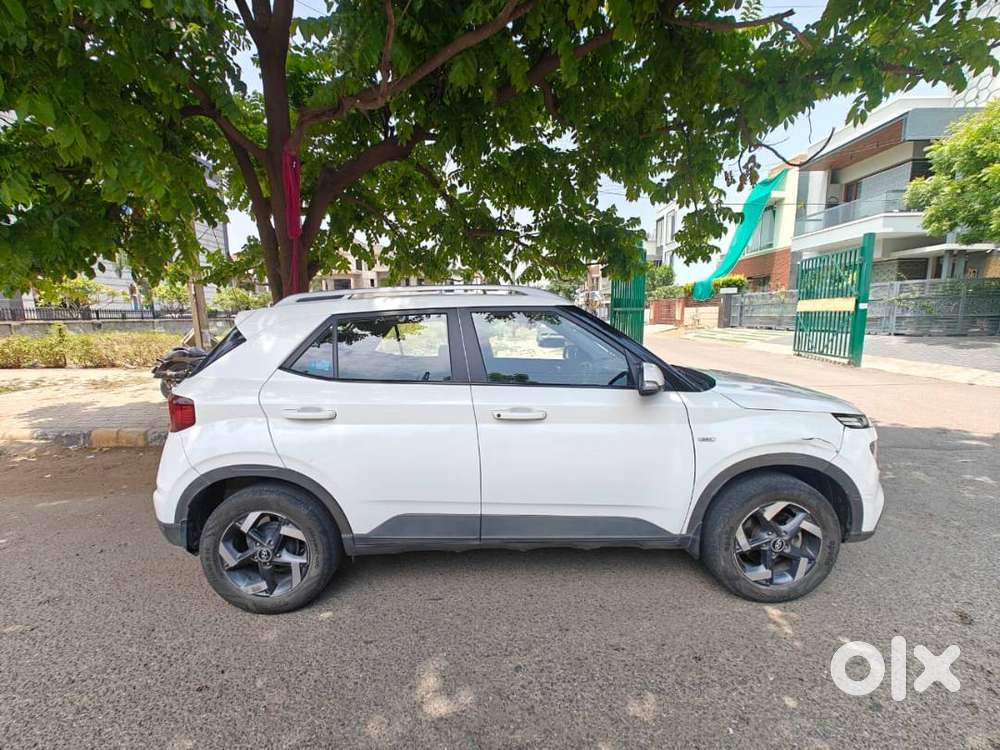 Hyundai Venue 2020 Petrol Well Maintained