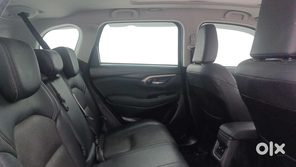 Maruti Suzuki Grand Vitara 1.5 Alpha Plus Intelligent Hybrid Ecvt, 2..