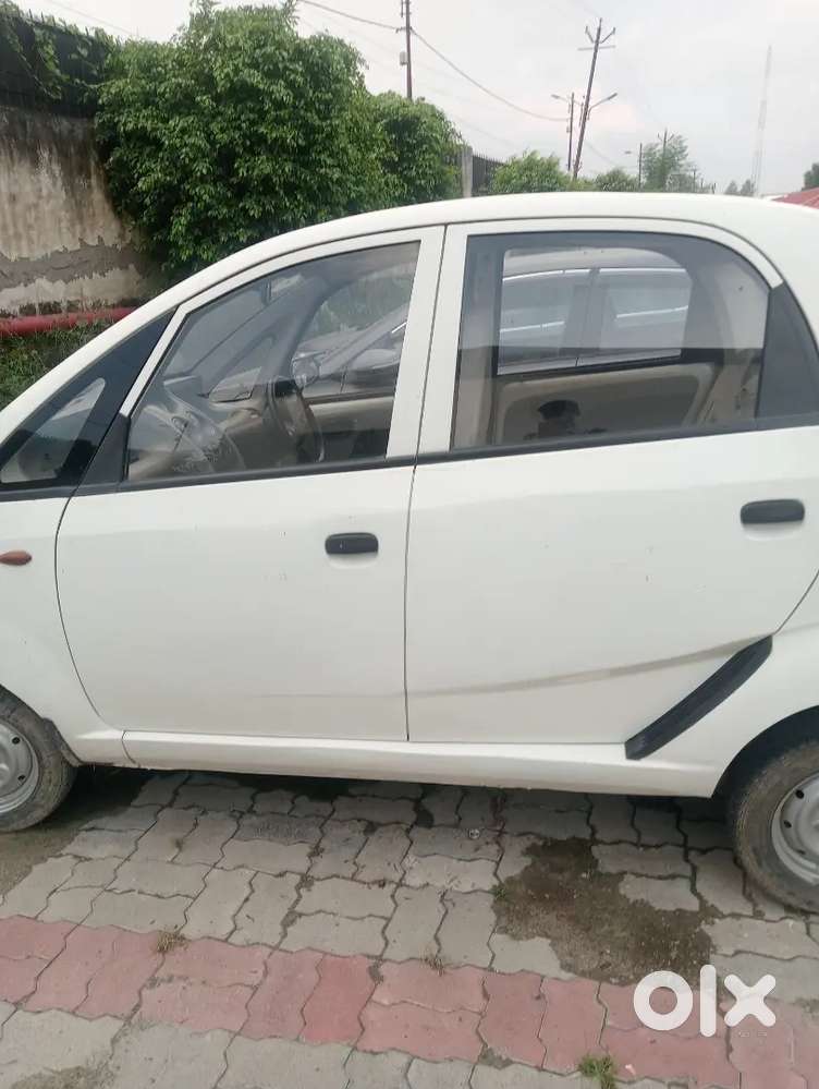 Tata Nano Xe 2012 कार