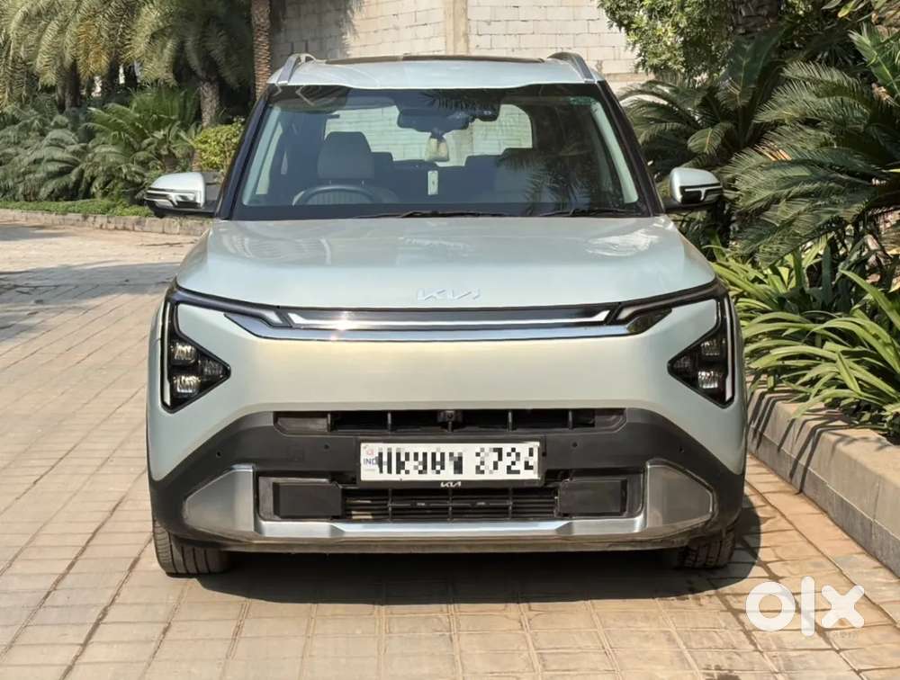 Kia Carens Clavis, 2025, Petrol