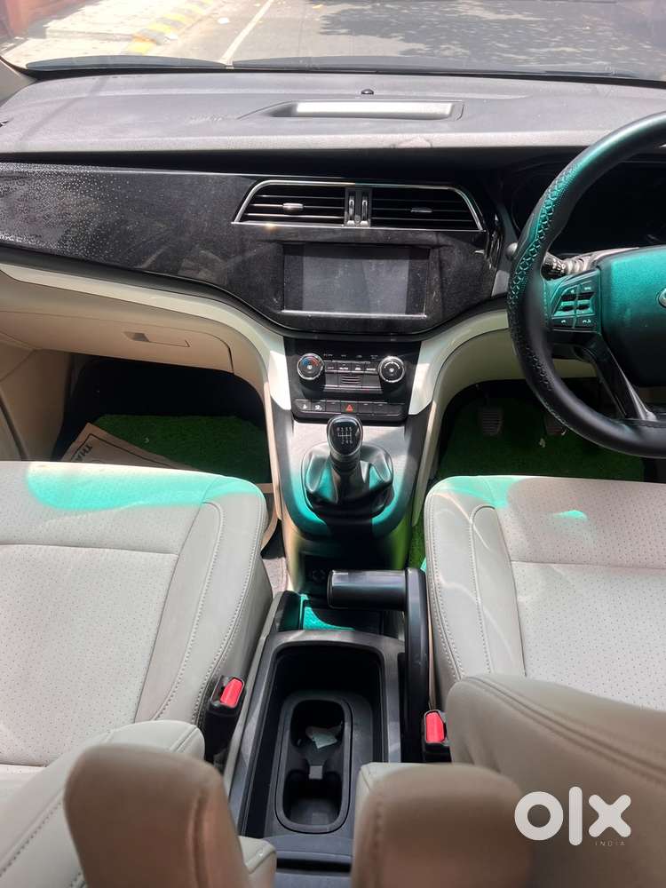 Mahindra Marazzo M8, 2018, Diesel