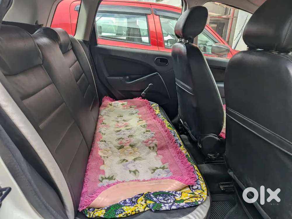 Ford Figo 2010 Petrol 118000 Km Driven