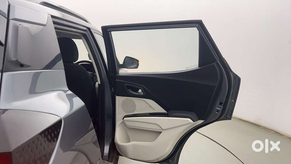Mahindra Xuv 3xo Ax5l 1.2 Petrol At, 2024, Petrol