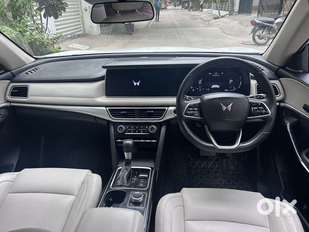 Mahindra Xuv700 2.2 Ax 7 Diesel At Luxury Pack Str, 2022, Diesel