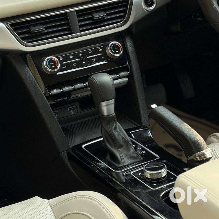 Mahindra Xuv700 2.2 Ax 7 Diesel At Str, 2024, Diesel