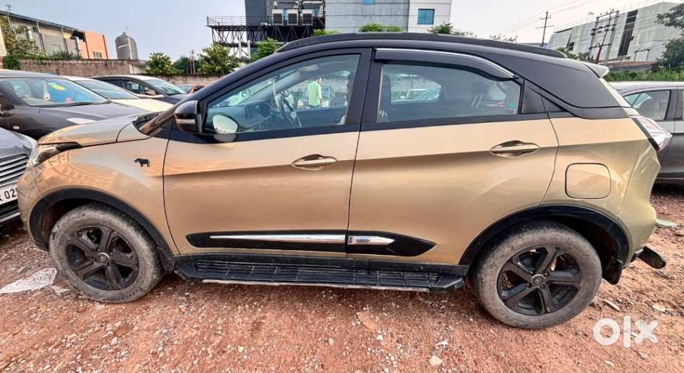 Tata Nexon, 2022, Petrol