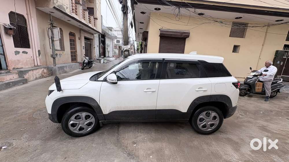 2024 Maruti Brezza Lxi Cng Manual Hybrid