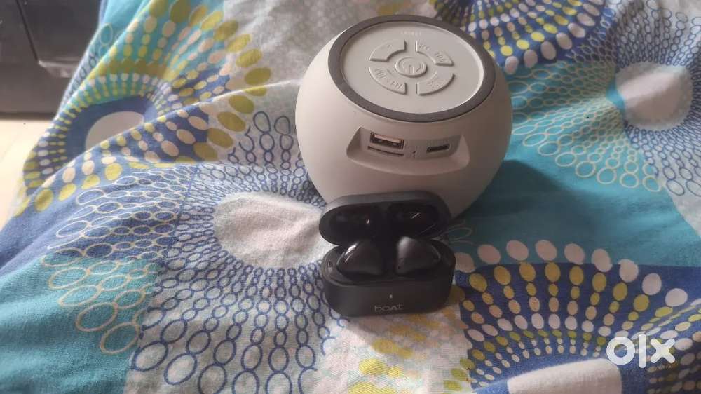 Hammer speaker and boat earbuds