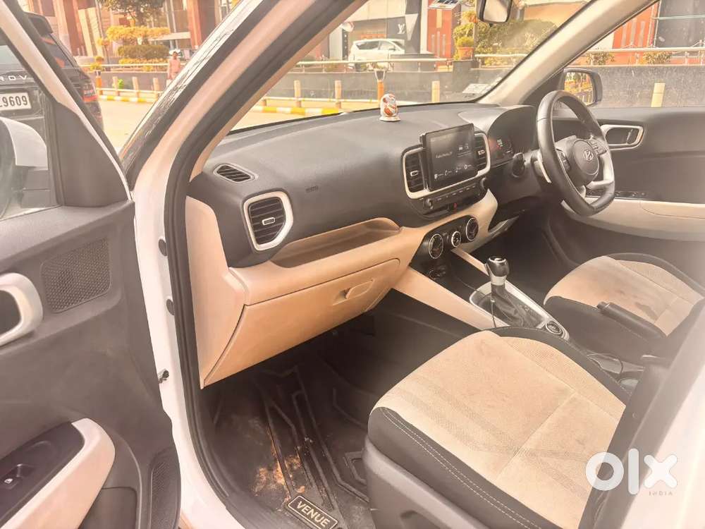 Hyundai New Venue 2024 Petrol Well Maintained