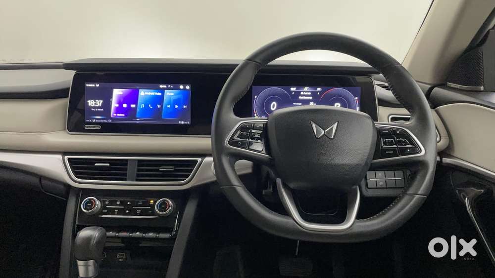 Mahindra Xuv700 2.0 Ax 7 Petrol At Luxury Pack Str, 2022, Petrol