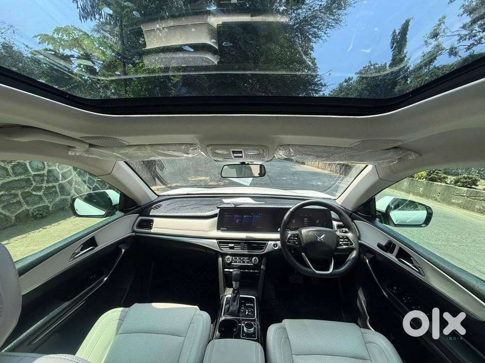 Mahindra Xuv700 2.2 Ax 7 Diesel At Luxury Pack Str, 2025, Diesel