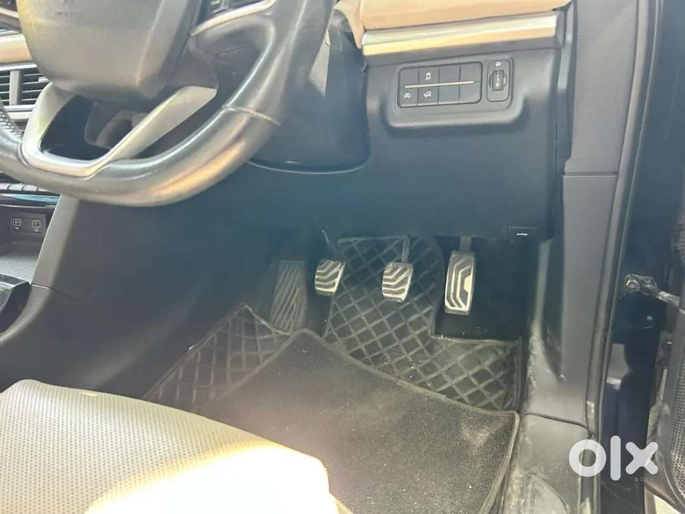 Mahindra Xuv700 2022 Diesel Well Maintained