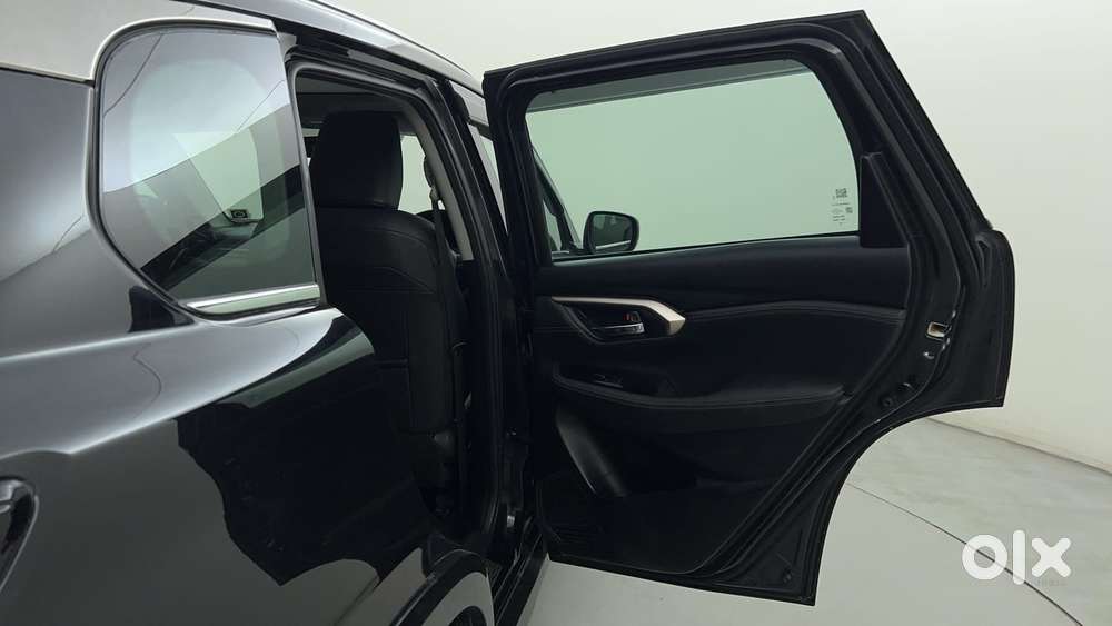 Maruti Suzuki Grand Vitara 1.5 Alpha Plus Intelligent Hybrid Ecvt, 2..