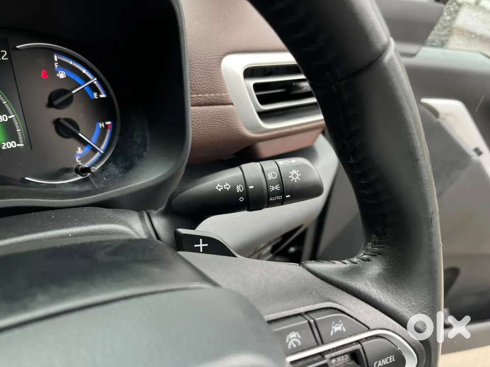 Toyota Innova Hycross 2.0 Zx (o) Hybrid 7 Str, 2025, Petrol