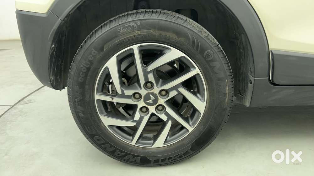 Mahindra Xuv300 W8 (o) 1.5 Diesel Amt, 2023, Diesel