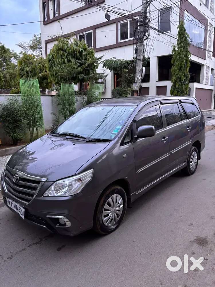 Toyota Innova 2012 Diesel 266000 Km Driven