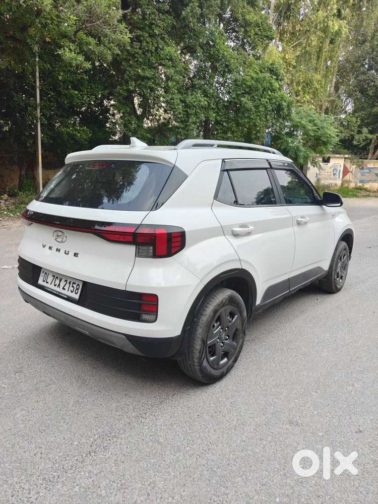 Hyundai Venue 1.2 S (o), 2024, Petrol