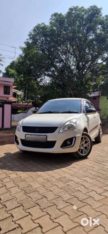 Maruti Suzuki Swift Vxi + Manual, 2017, Petrol