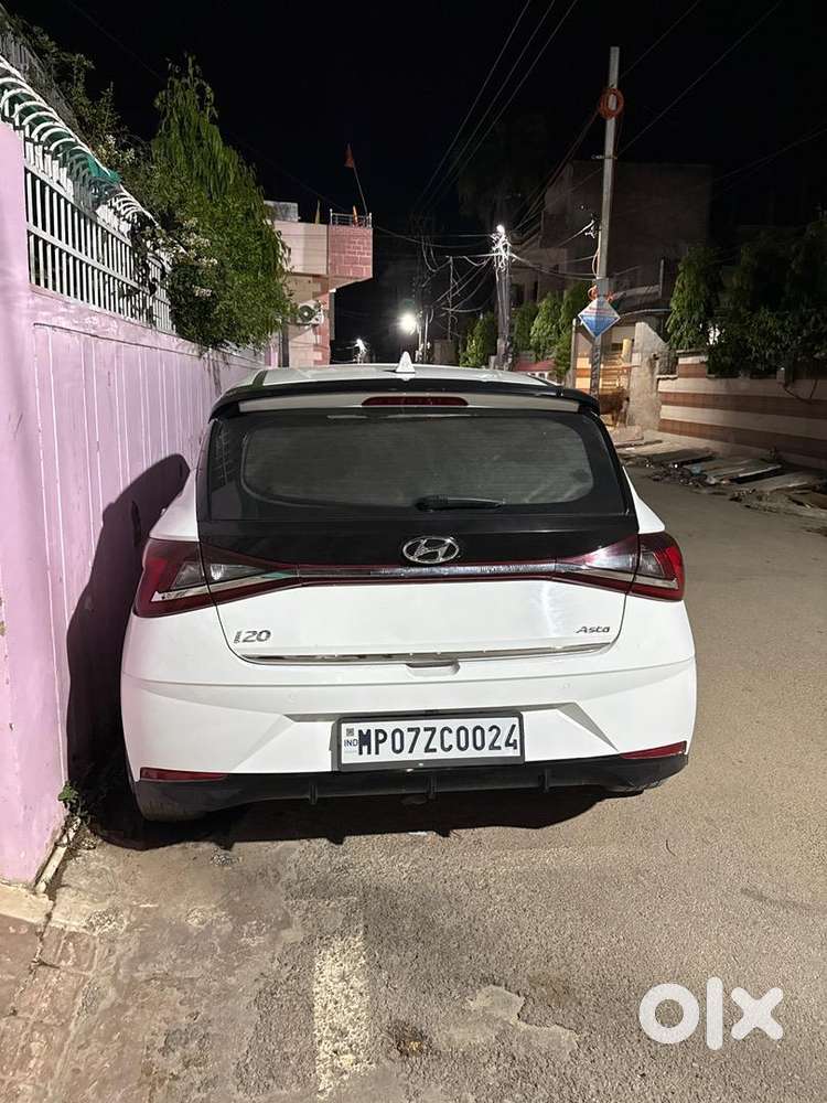 Top Model I20 With Sunroof N Bluelink Phone Start Feature With 24 Kmpl