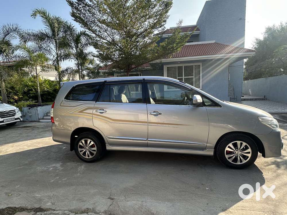 Toyota Innova 2.5 Zx 7 Str Bs-iv, 2015, Diesel