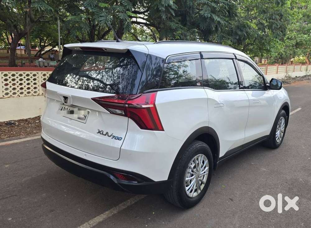 Mahindra Xuv700 Mx Petrol Mt 5 Str (e), 2022, Petrol