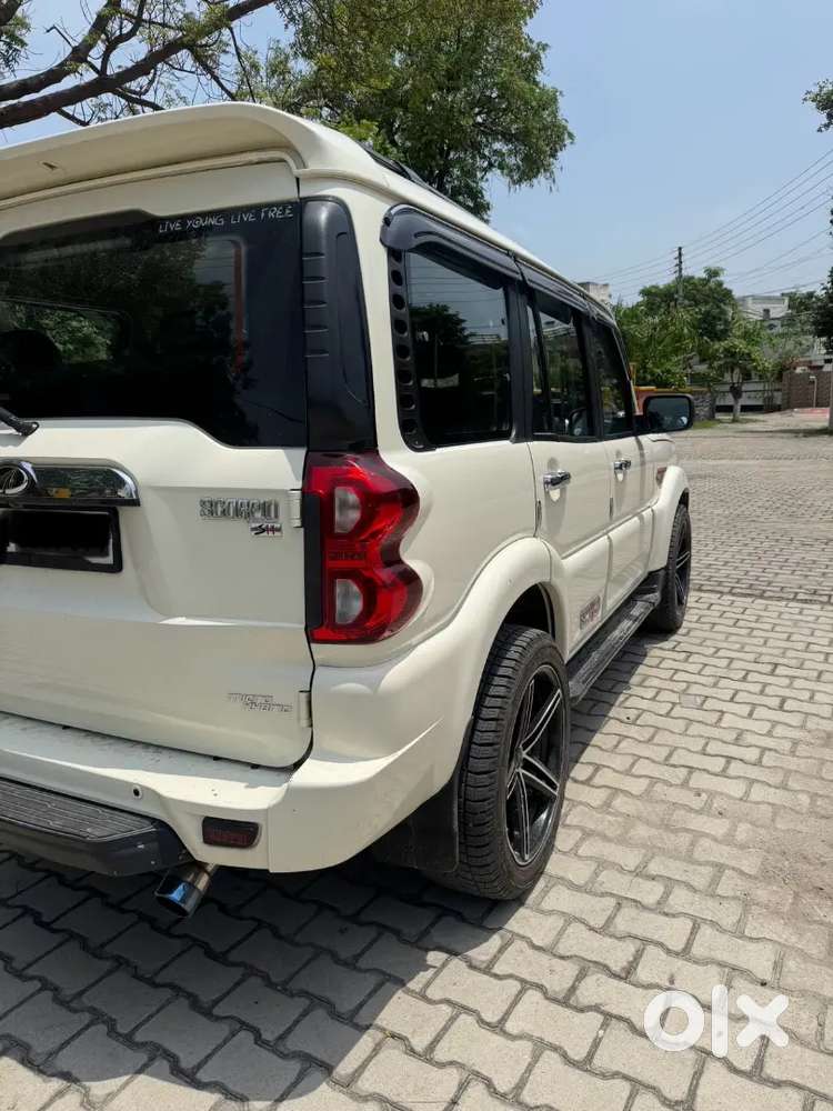 Mahindra Scorpio S10 2017 Diesel 93000 Km Driven