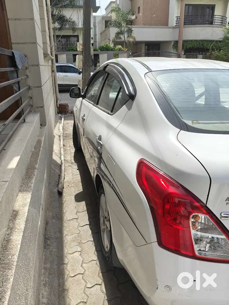Nissan Sunny 2012