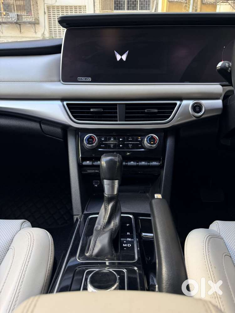 Mahindra Xuv700 2.2 Ax 7 Diesel At Str, 2022, Diesel