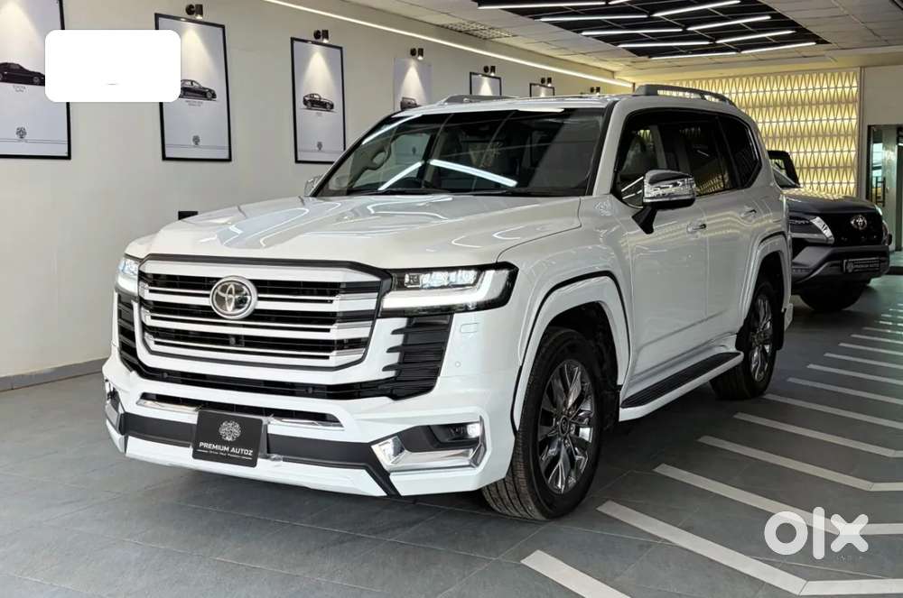 Toyota Land Cruiser V8 Petrol, 2026, Petrol