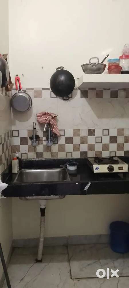 Madras  hotel ke pas second  floor  pr h 1 room kitchens washroom