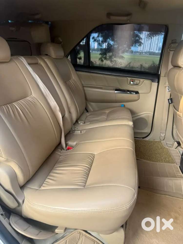 Toyota Fortuner 3.0 Diesel 4x2 Manual 2015 | 1st Owner Showroom Track