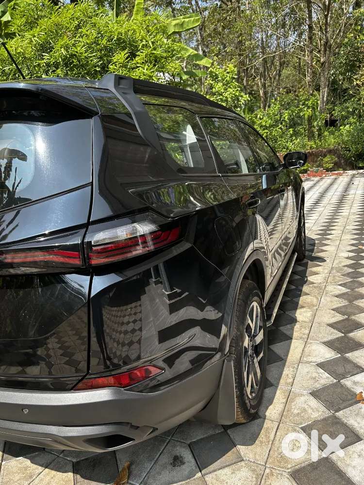 Tata Safari Dark Edition