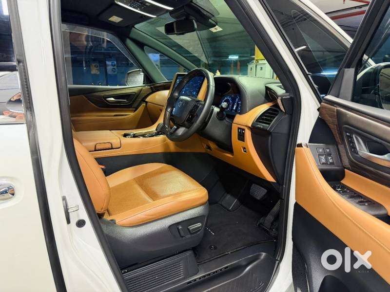 Toyota Vellfire Vip – Executive Lounge, 2024, Petrol