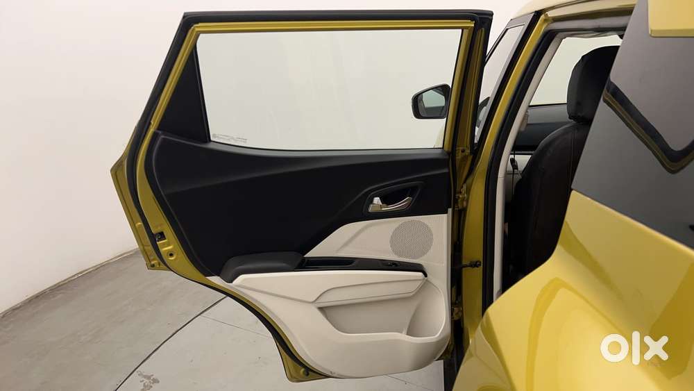 Mahindra Xuv 3xo Ax5l 1.2 Petrol At, 2024, Petrol