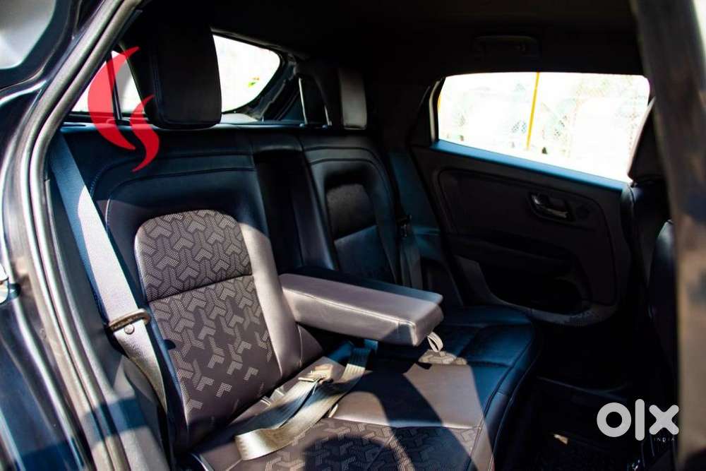 Tata Altroz 1.2 Xza Plus Dark Edition Dct, 2023, Petrol